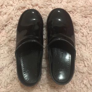 Women’s Dansko black patent